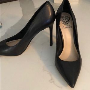 NWOB Vince Camuto Pointed toe heels.